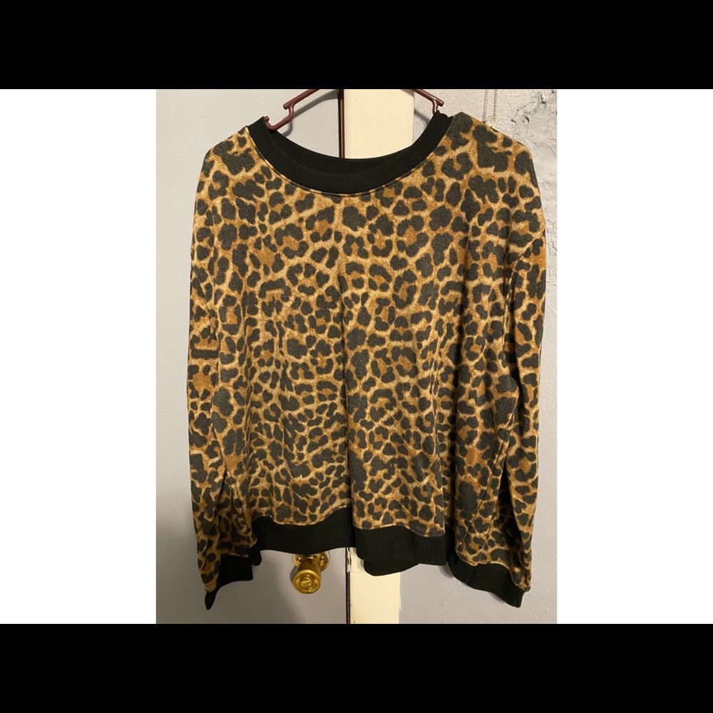 Women’s leopard print sweatshirt